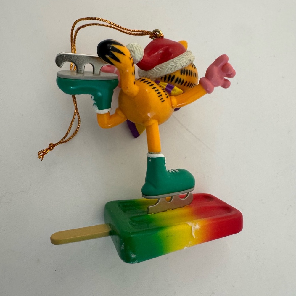 Garfield Holiday Hallmark Ornament Set - Picture 11 of 16